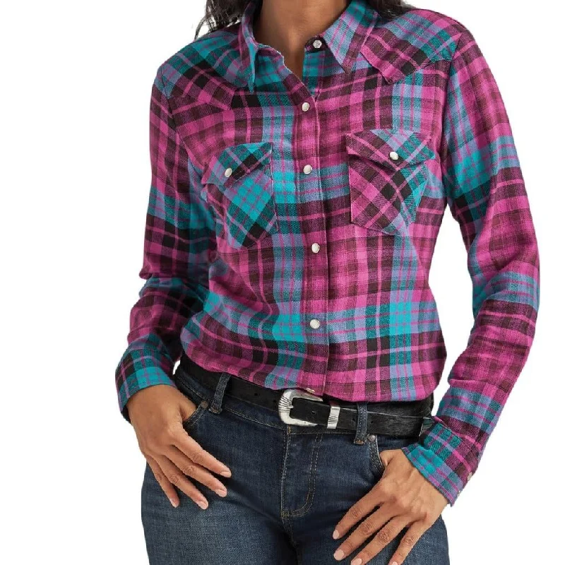 ladies' short sleeve top -Womens Wrangler® Essential Snap Shirt - Purple/Pink